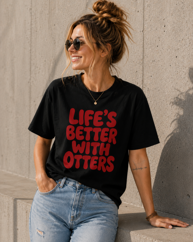 T-Shirt Life's better with otters - schwarz
